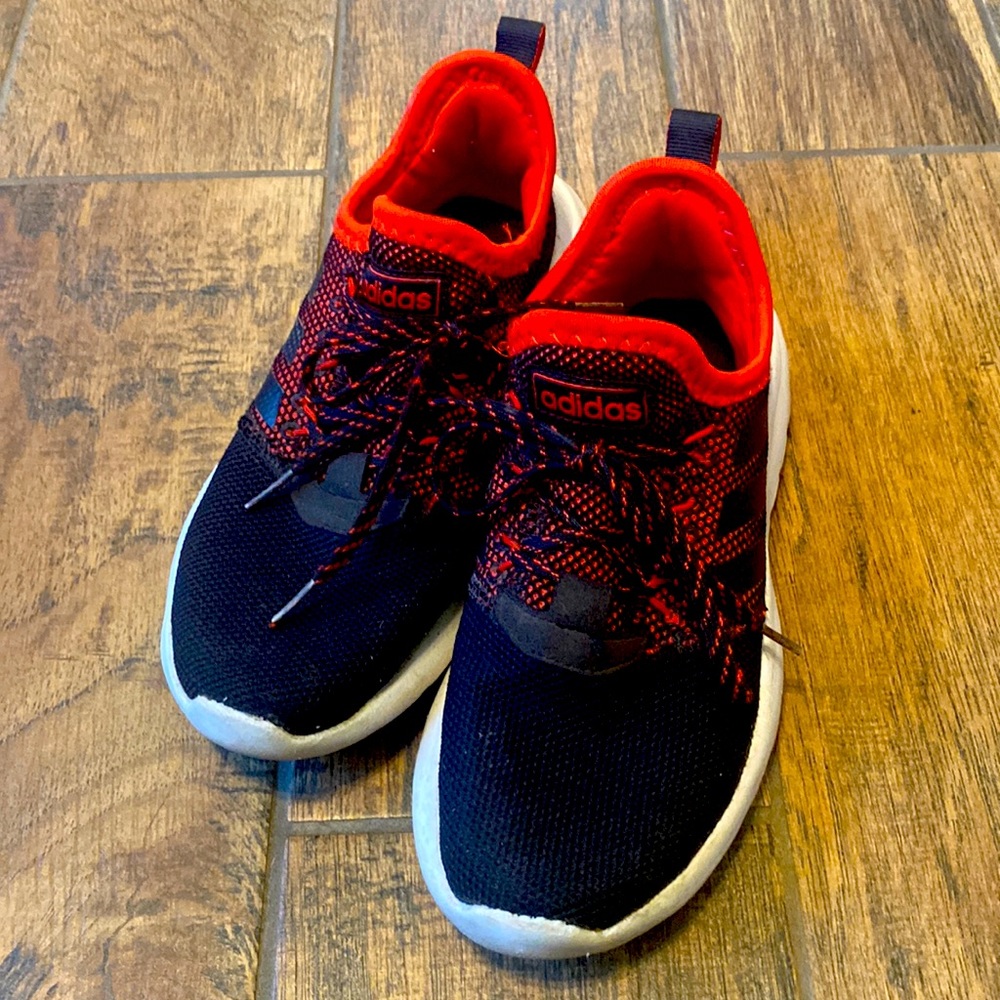 Boys adidas tennis shoes size 4.5